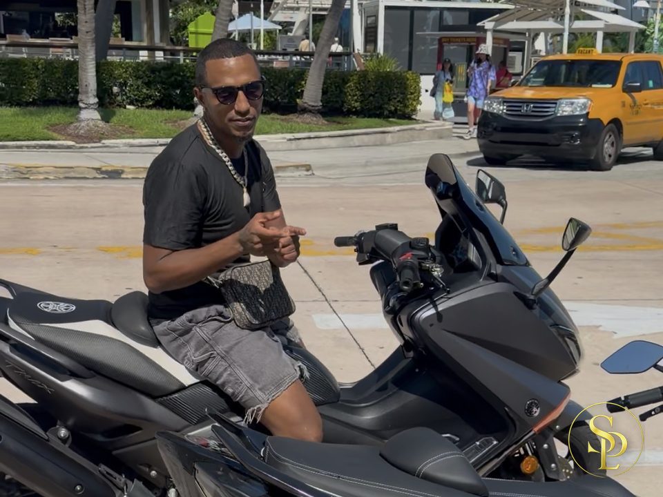 Yamaha TMAX Success Plug Luxury à Bayside, Miami