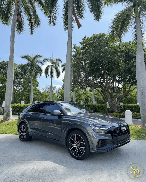 Audi Q8 – Gris foncé