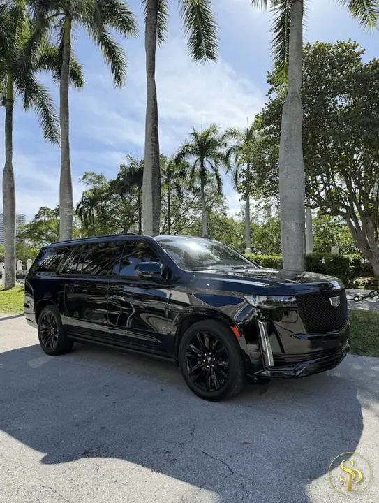 Cadillac Escalade 2023 – Black Badge