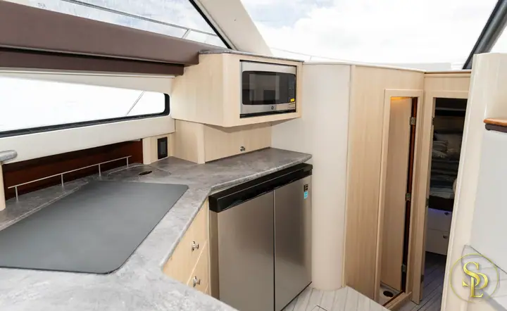 42' Meridian – photo 7