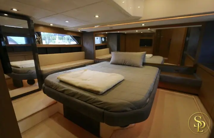 52' Azimut – photo 6