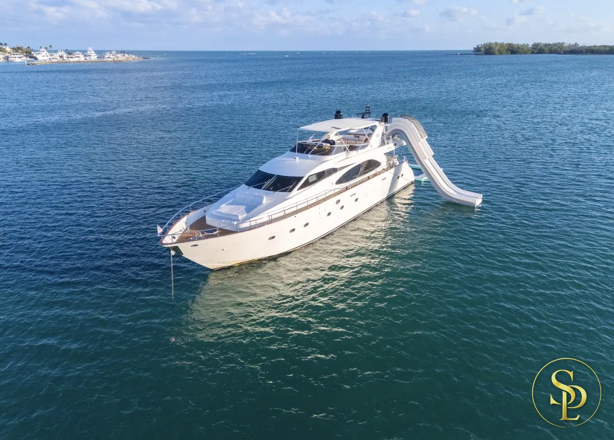 90' Azimut – photo 1