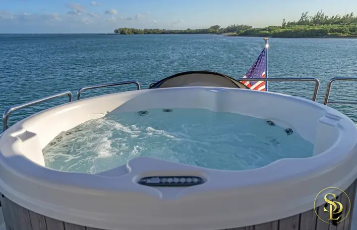 90' Azimut – photo 6