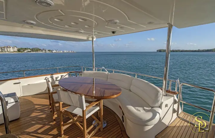 90' Azimut – photo 7
