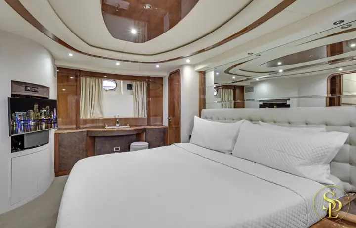 90' Azimut – photo 10